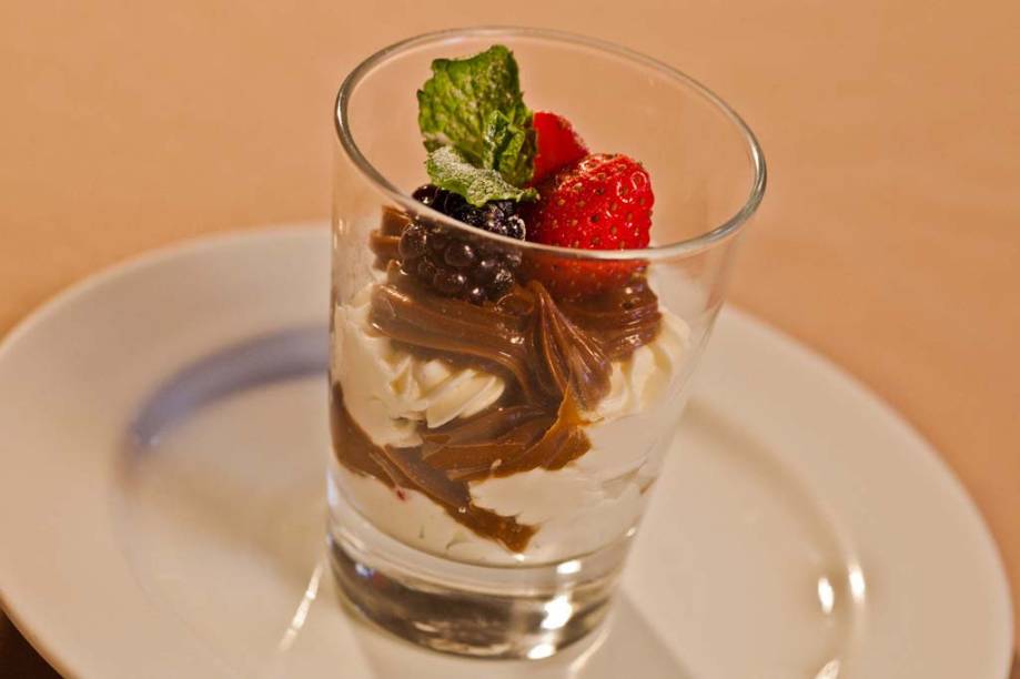 Duo de cream cheese e doce de leite é a sobremesa do almoço da <a href="https://viajeaqui.abril.com.br/estabelecimentos/br-df-brasilia-restaurante-villa-tevere" rel="Villa Tevere"><strong>Villa Tevere</strong></a>, na Brasília Restaurant Week