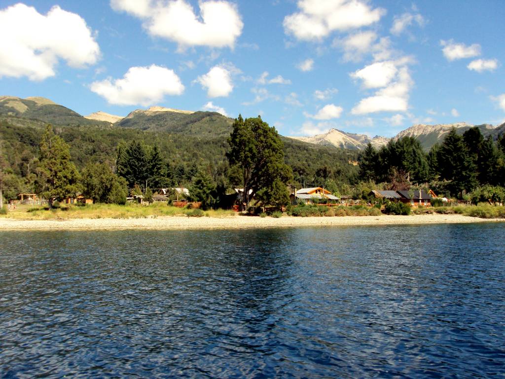 Villa Traful - Ruta de los Siete Lagos - Argentina - Wikimedia Commons - Luis Carrera