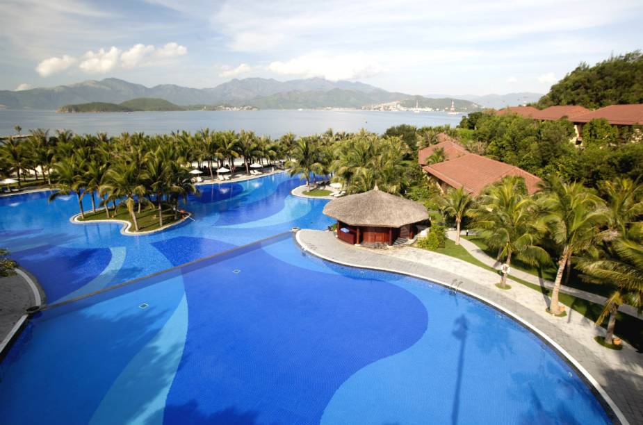 O spa do local – <a href="https://www.booking.com/hotel/vn/vinpearl-luxury-nha-trang.pt-br.html?aid=332455&label=viagemabril-hoteisflutuantes" rel="Vinpearl Luxury" target="_blank">Vinpearl Luxury</a> - é muito conhecido por oferecer tratamentos ideias para relaxar corpo, mente e alma fazendo uso de produtos tradicionais do oriente para ajudar o hóspede a se descontrair. O spa do local – <a href="https://www.booking.com/hotel/vn/vinpearl-luxury-nha-trang.pt-br.html?aid=332455&label=viagemabril-hoteisflutuantes" rel="Vinpearl Luxury" target="_blank">Vinpearl Luxury</a> - é muito conhecido por oferecer tratamentos ideias para relaxar corpo, mente e alma fazendo uso de produtos tradicionais do oriente para ajudar o hóspede a se descontrair.