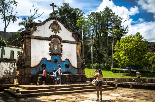 O <strong>Chafariz de São José</strong> tem três fontes, cujas funções originais eram fornecer água potável para a população (a da frente), servir como local para lavar roupas (ao lado) e como bebedouro de animais (na parte de trás) O <strong>Chafariz de São José</strong> tem três fontes, cujas funções originais eram fornecer água potável para a população (a da frente), servir como local para lavar roupas (ao lado) e como bebedouro de animais (na parte de trás)