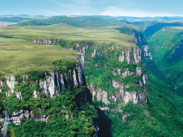 Vista a partir do mirante do Cânion Fortaleza no Parque Nacional da Serra Geral em Cambará do Sul