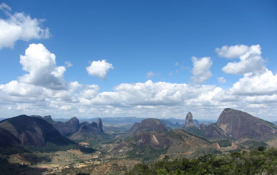 Praticantes de voo livre adora aventurar-se no céu de Pancas; há rampas para asa delta e voo livre no alto de uma das formações rochosas, a oeste da cidade