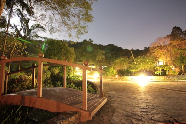 Vista Noturna da piscina do Unique Garden, em Mairiporã - SP