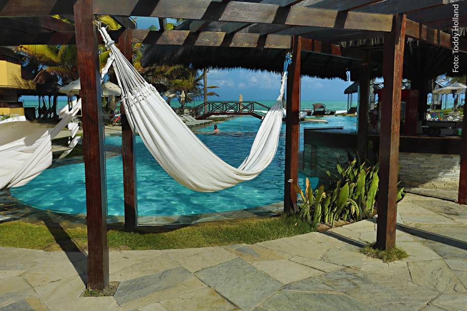 Redes ao redor da piscina do Best Western Solar Porto de Galinhas