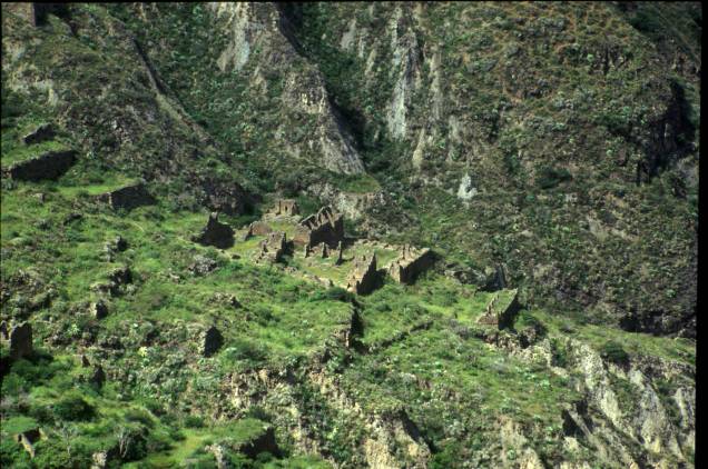 <strong>Inskawaya – <a href="http://viajeaqui.abril.com.br/paises/bolivia" rel="Bolívia" target="_blank">Bolívia</a></strong>A extensão da cidade de Inskawara é maior do que a de Machu Picchu, mas está bem menos preservada. Foi construída inicialmente pela cultura Mollo, anterior aos Incas. Estima-se que o assentamento pré-colombiano começou em 800 a.C. Em seu auge, entre 1.145 e 1.425, foi habitada por cerca de 2.500 pessoas