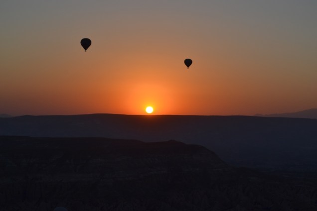 Balões no nascer do sol da Capadócia, <a href="https://viajeaqui.abril.com.br/paises/turquia" rel="Turquia" target="_blank">Turquia</a>