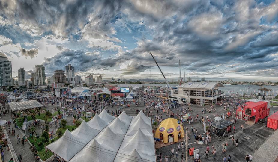 A cidade catarinense de Itajaí organizou uma série de eventos relativos à Volvo Ocean Race. A corrida in-port ocorre no dia 21 de abril e a partida da frota rumo a Miami no domingo (22)