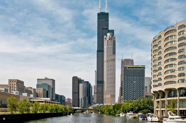 <strong>Subir na <a href="https://www.willistower.com/" rel="Sears Towers" target="_blank">Sears Towers</a></strong> “Antiga Sears Towers, é um dos edifícios mais altos da cidade. Elas possuem uma balcony de vidro. Parece que você está flutuando.” <strong>Subir na <a href="https://www.willistower.com/" rel="Sears Towers" target="_blank">Sears Towers</a></strong> “Antiga Sears Towers, é um dos edifícios mais altos da cidade. Elas possuem uma balcony de vidro. Parece que você está flutuando.”