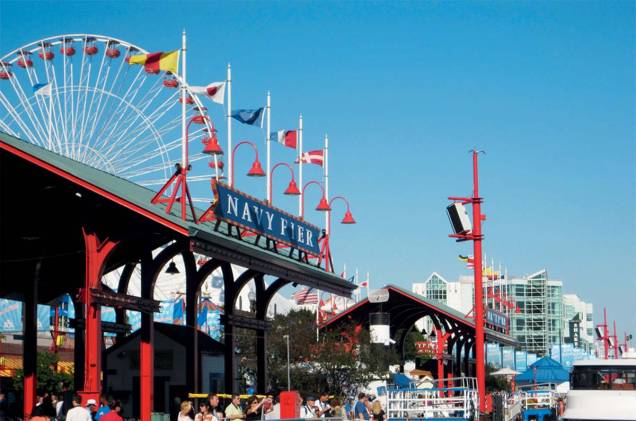 <strong>Hot-dog no <a href="https://navypier.com/" rel="Navy Pier " target="_blank">Navy Pier </a></strong> “Tem aquele que é considerado o melhor hot-dog dos Estados Unidos. Uma vez lá, sugiro conhecer todo o complexo. No corredor de serviços, faça uma caricatura sua de spray.” <strong>Hot-dog no <a href="https://navypier.com/" rel="Navy Pier " target="_blank">Navy Pier </a></strong> “Tem aquele que é considerado o melhor hot-dog dos Estados Unidos. Uma vez lá, sugiro conhecer todo o complexo. No corredor de serviços, faça uma caricatura sua de spray.”