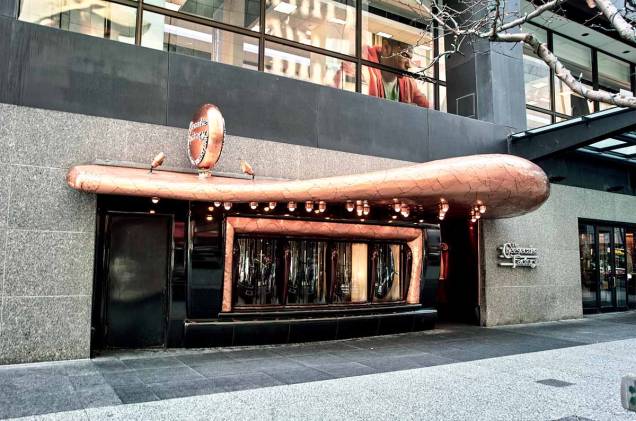 <a href="https://www.thecheesecakefactory.com/" rel="Cheesecake Factory " target="_blank"><strong>Cheesecake Factory </strong></a> “A decoração do restaurante foi inspirada em um pedaço de cheesecake – estranho, mas deu certo! No cardápio não tem erro; todos são ótimos.” <a href="https://www.thecheesecakefactory.com/" rel="Cheesecake Factory " target="_blank"><strong>Cheesecake Factory </strong></a> “A decoração do restaurante foi inspirada em um pedaço de cheesecake – estranho, mas deu certo! No cardápio não tem erro; todos são ótimos.”