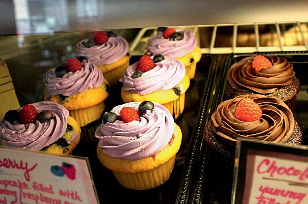 <a href="https://sprinkles.com/" rel="Sprinkles Cupcakes" target="_blank"><strong>Sprinkles Cupcakes</strong></a>    “São deliciosos, e o lugar é um dos mais bacanas da cidade. Galera bonita, lojas premium e os melhores restaurantes estão por perto!” 
