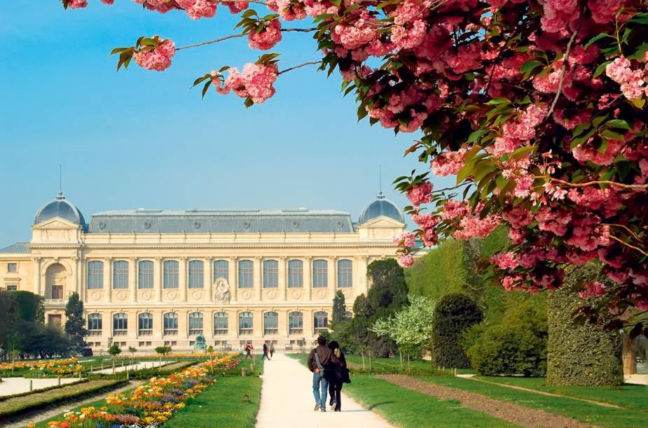 <strong>Jardin des Plantes</strong>"O jardim botânico parisiense abre mão do paisagismo simétrico, tão caro aos franceses, para abrigar uma heterogênea coleção de plantas do mundo todo. O cheirinho de mato fresco pede um Beaujolais Nouveau, pouco tânico, com um sanduíche de pastrami."