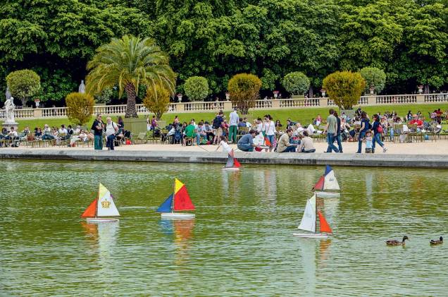 <a href="https://viajeaqui.abril.com.br/estabelecimentos/franca-paris-atracao-jardin-du-luxembourg" rel="Jardim de Luxemburgo" target="_blank"><strong>Jardim de Luxemburgo</strong></a>"Alamedas impecáveis, canteiros floridos e o imponente Palácio de Luxemburgo combinam com roquefort original, baguete e meia-garrafa de Sauternes, vinho branco e doce produzido ao sul de Bordeaux." <a href="https://viajeaqui.abril.com.br/estabelecimentos/franca-paris-atracao-jardin-du-luxembourg" rel="Jardim de Luxemburgo" target="_blank"><strong>Jardim de Luxemburgo</strong></a>"Alamedas impecáveis, canteiros floridos e o imponente Palácio de Luxemburgo combinam com roquefort original, baguete e meia-garrafa de Sauternes, vinho branco e doce produzido ao sul de Bordeaux."