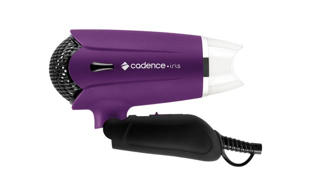 <strong>Cadence Íris</strong>Leve e com cabo dobrável, ele pesa 360 gramas. Mas tem uma desvantagem: não é bivolt. A versão de 220 V tem potência de 1.400 W e a de 127 V tem 1.350 W. São duas velocidades e três temperaturas, incluindo ar frio, usado no fim da secagem, para modelar.Preço sugerido: R$ 59,90. <strong>Cadence Íris</strong>Leve e com cabo dobrável, ele pesa 360 gramas. Mas tem uma desvantagem: não é bivolt. A versão de 220 V tem potência de 1.400 W e a de 127 V tem 1.350 W. São duas velocidades e três temperaturas, incluindo ar frio, usado no fim da secagem, para modelar.Preço sugerido: R$ 59,90.