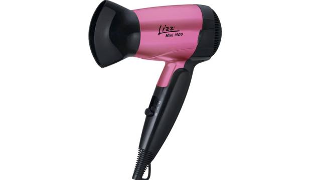 <strong>Lizz Mini</strong> Bivolt e com 1.200 W de potência, o modelo Lizz tem cabo dobrável e é o campeão em leveza: pesa apenas 182 gramas. O kit do produto vem com nécessaire, escova, pente e direcionador de jato de ar. Preço sugerido: R$ 49. <strong>Lizz Mini</strong> Bivolt e com 1.200 W de potência, o modelo Lizz tem cabo dobrável e é o campeão em leveza: pesa apenas 182 gramas. O kit do produto vem com nécessaire, escova, pente e direcionador de jato de ar. Preço sugerido: R$ 49.