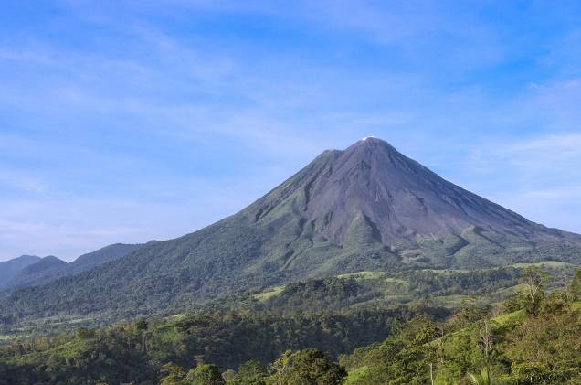 <strong>Costa Rica - tour com carro 4x4</strong>O roteiro de cinco noites em hotéis quatro-estrelas tem uma delas em San José, duas em<strong> </strong>La Fortuna, vizinha ao <strong>vulcão de Arenal</strong> (um dos mais ativos do mundo), e duas em Monteverde, meca do ecoturismo. Os traslados são em 4x4 alugado.<strong>QUANDO:</strong> Em maio<strong>QUEM LEVA: </strong>A <strong><a href="https://newage.tur.br" rel="New Age">New Age</a></strong> (11/3138-4888)<strong>QUANTO:</strong> US$ 1 056 <strong>Costa Rica - tour com carro 4x4</strong>O roteiro de cinco noites em hotéis quatro-estrelas tem uma delas em San José, duas em<strong> </strong>La Fortuna, vizinha ao <strong>vulcão de Arenal</strong> (um dos mais ativos do mundo), e duas em Monteverde, meca do ecoturismo. Os traslados são em 4x4 alugado.<strong>QUANDO:</strong> Em maio<strong>QUEM LEVA: </strong>A <strong><a href="https://newage.tur.br" rel="New Age">New Age</a></strong> (11/3138-4888)<strong>QUANTO:</strong> US$ 1 056