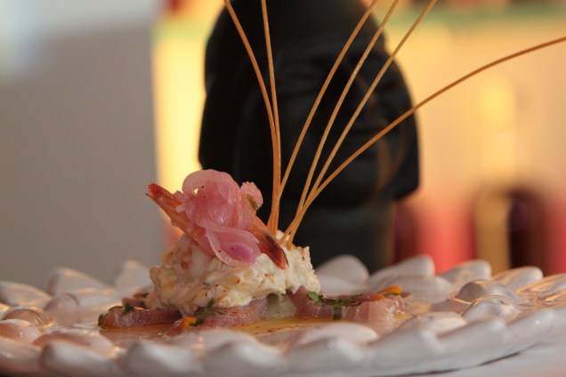 As lâminas de peixe marinadas com limão, azeite e pimenta ají são alguns dos sabores típicos do Peru As lâminas de peixe marinadas com limão, azeite e pimenta ají são alguns dos sabores típicos do Peru
