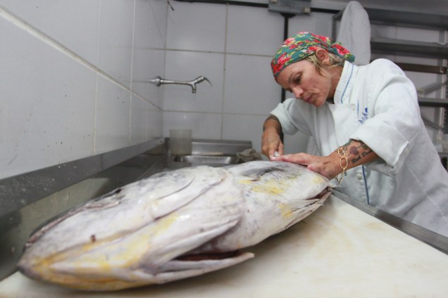 Para compensar os peixes do Pacífico, difíceis de se conseguir no Brasil e usados em muitos pratos da gastronomia peruana, Bert adaptou alguns deles, como alguns tipos de robalo, que têm uma constituição próxima a das espécies peruanas Para compensar os peixes do Pacífico, difíceis de se conseguir no Brasil e usados em muitos pratos da gastronomia peruana, Bert adaptou alguns deles, como alguns tipos de robalo, que têm uma constituição próxima a das espécies peruanas