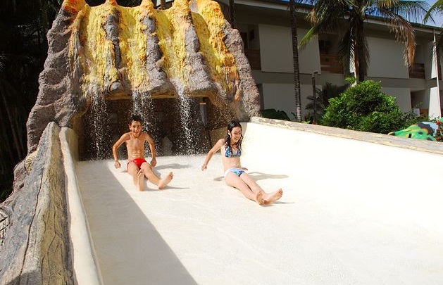 O <a href="http://viajeaqui.abril.com.br/estabelecimentos/br-go-caldas-novas-atracao-water-park" rel="Water Park" target="_blank">Water Park</a> fica perto da maioria dos <a href="http://viajeaqui.abril.com.br/cidades/br-go-caldas-novas/onde-ficar" rel="hotéis de Caldas Novas" target="_blank">hotéis de Caldas Novas</a> e é mais tranquilo que os outros parques aquáticos da cidade