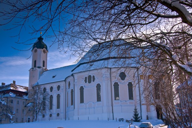 A Wieskirche é um local de peregrinação desde a primeira metade do século 18, quando foi registrado que uma imagem do Cristo flagelado apresentou lágrimas