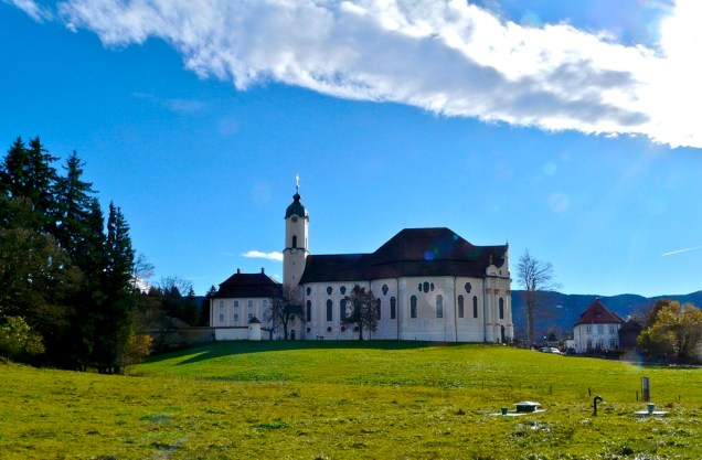 Aos pés de Alpes bávaros, a Wieskirche é listada como patrimônio da humanidade pela Unesco