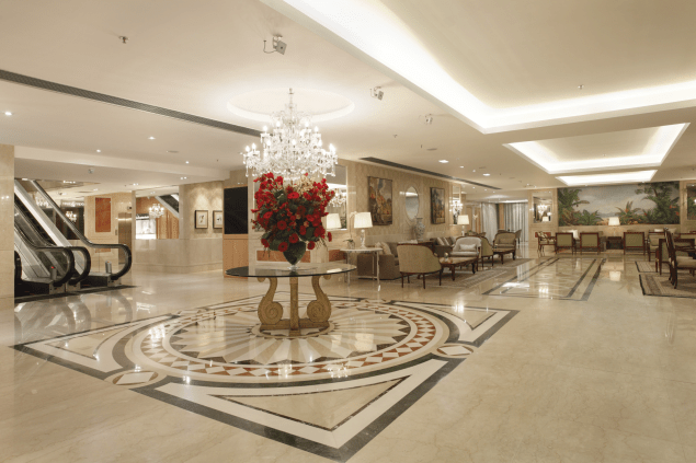 Lobby do hotel Windsor Atlântica, no Leme, Rio de Janeiro