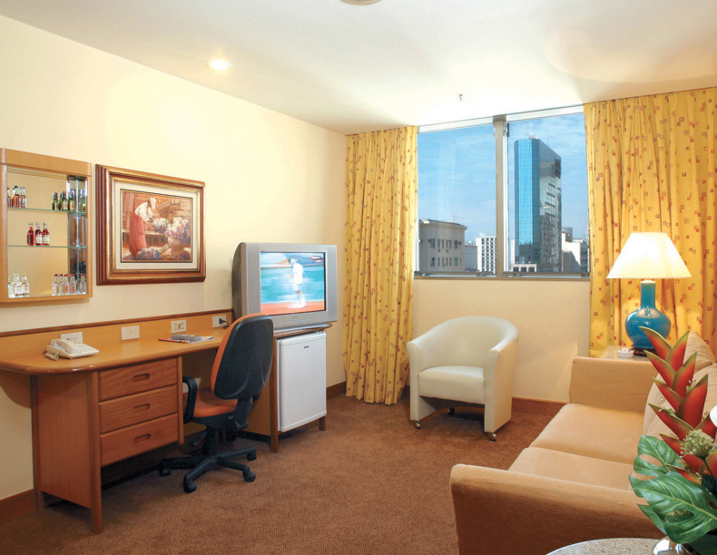Sala da suíte Executiva hotel Windsor Guanabara, no Centro do Rio de Janeiro