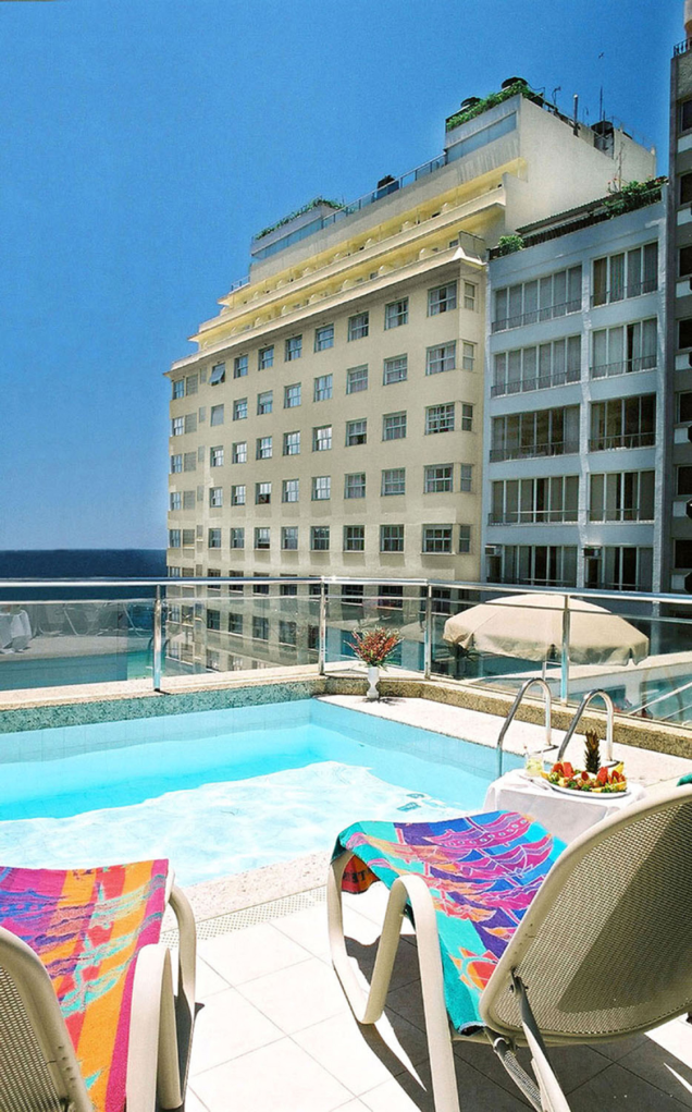Piscina do hotel Windsor Martinique, em Copacabana, Rio de Janeiro