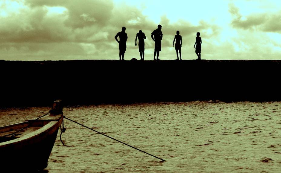 Meninos no Porto da Barra, em <a href="http://viajeaqui.abril.com.br/cidades/br-ba-salvador" rel="Salvador" target="_blank">Salvador</a> (<a href="http://viajeaqui.abril.com.br/estados/br-bahia" rel="BA" target="_blank">BA</a>)