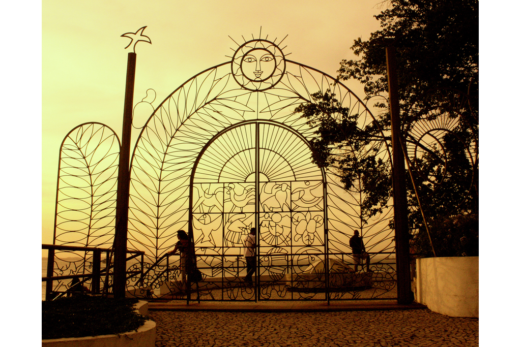 Portão de entrada, do belo Gradil de Carybé, que circunda o Solar do Unhão, Salvador, Bahia
