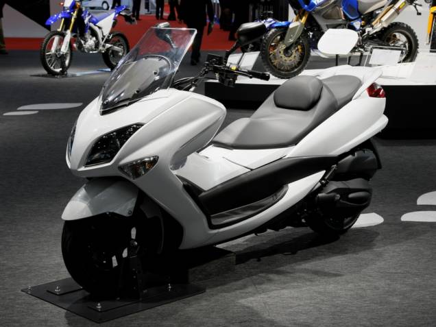 O Tokyo Motor Show traz também modelos do mundo das duas rodas, como o novo Yamaha Majesty 2012, o confortável quatro tempos que combina características de motocicletas e scooters O Tokyo Motor Show traz também modelos do mundo das duas rodas, como o novo Yamaha Majesty 2012, o confortável quatro tempos que combina características de motocicletas e scooters