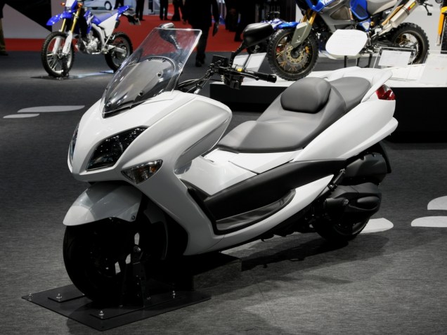 O Tokyo Motor Show traz também modelos do mundo das duas rodas, como o novo Yamaha Majesty 2012, o confortável quatro tempos que combina características de motocicletas e scooters