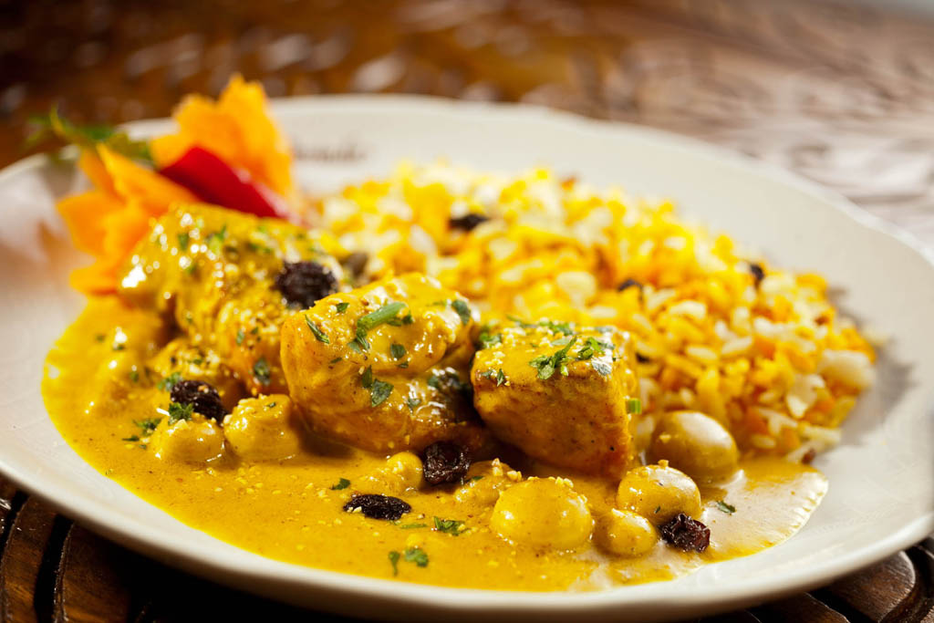 A casa indiana Govinda servirá o macchi ao creme de curry (peixe) - pedaços de peixe cozidos ao creme de curry, maçã, champignon e uvas-passas -, como prato principal do almoço na São Paulo Restaurant Week