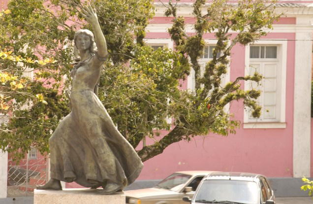 A história da cidade gira em torno de Anita Garibaldi. Ali, no dia 30 de agosto de 1821, nasceu a heroína que lutou ao lado do italiano Giuseppe Garibaldi pela independência de Santa Catarina do domínio português