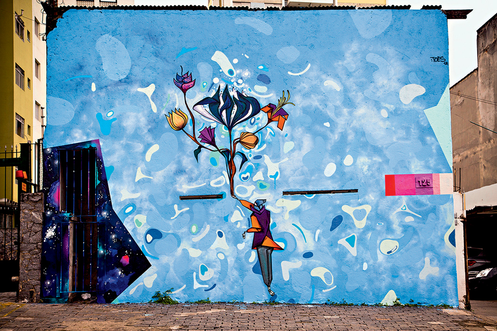 Hoje/ontem: a arte de Thiago Toes na Color+City e o pioneiro Vallauri (no detalhe)