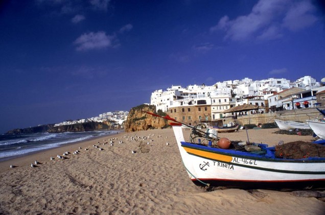 Praia da cidade de Albufeira, na região do Algarve