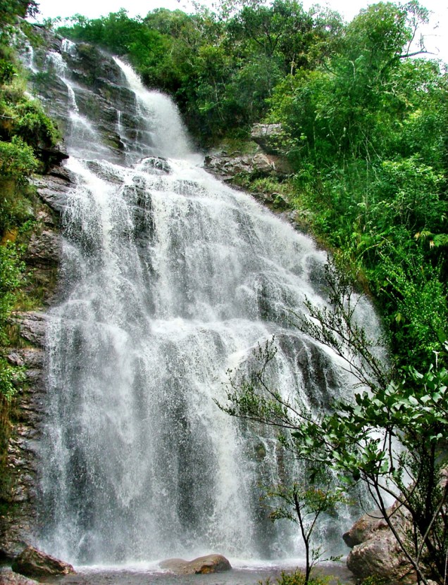 Cachoeira Serra Morena, sequência de quedas e piscinas naturais de fácil acesso