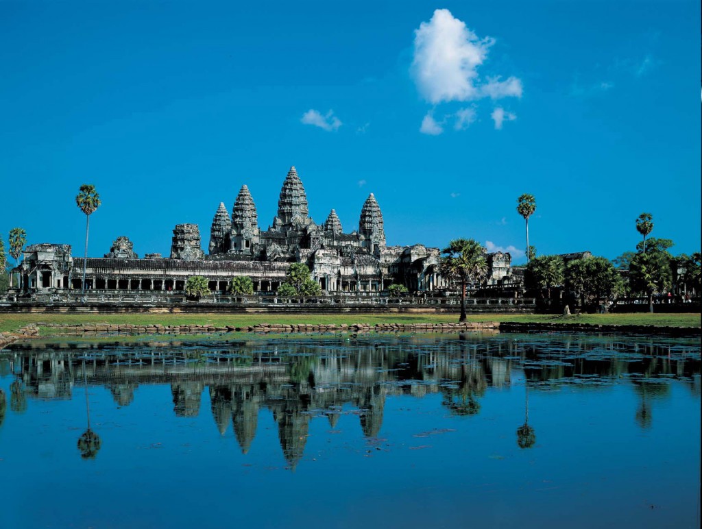 A entrada dos templos de Angkor Wat, a atração que colocou o Camboja no mapa do turismo mundial