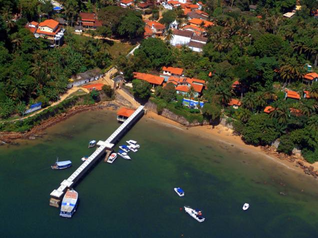 Vista aérea da vila de Morro de São Paulo – vindas do continente, as embarcações tem como destino o porto da vila