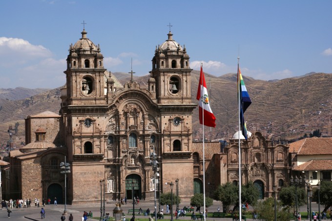 A Iglesia de la Compañia foi erguida, em Cusco, pelos jesuítas sobre um palácio inca