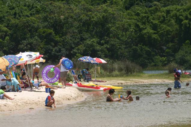 Lagoa de Ibiraquera, na Praia do Rosa