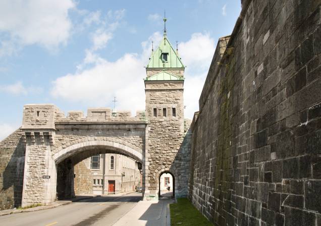 A Citadelle, construída no século 19 como fortaleza para as tropas britâncias em Quebec, abriga hoje um museu militar e um quartel