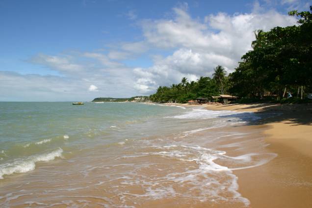 A Praia do Espelho, composta pelas praias do Curuípe e Espelho, é tida como uma das mais bonitas do país