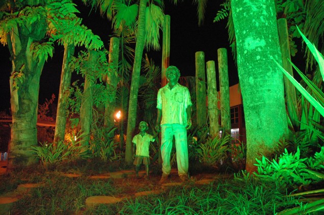 A Praça Povos da Floresta em Rio Branco (AC) foi construída para homenagear o líder seringueiro Chico Mendes
