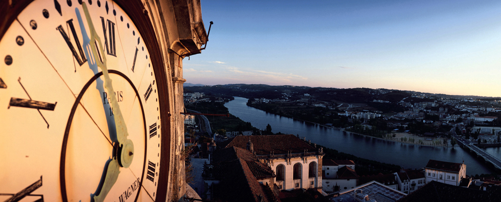 Uma das mais tradicionais cidades portuguesas, Coimbra espalha-se às margens do Rio Mondego