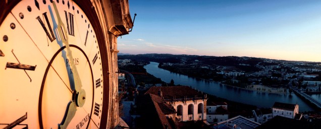 Uma das mais tradicionais cidades portuguesas, Coimbra espalha-se às margens do Rio Mondego