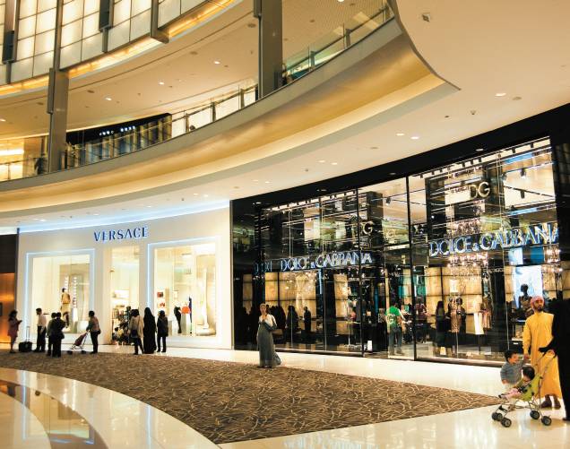 Hall do Dubai Mall, o maior centro de compras do mundo, com mais de 1 200 lojas