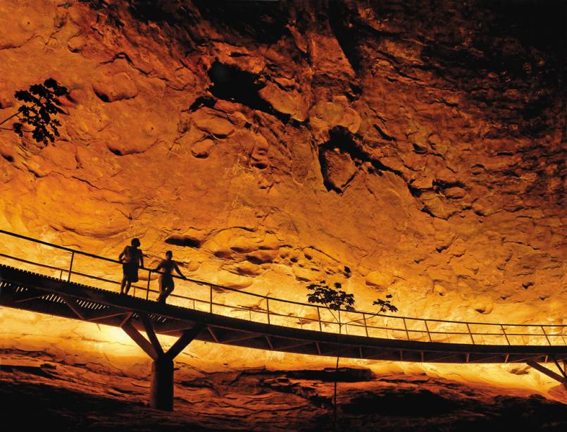 Atração mais visitada do <a href="http://viajeaqui.abril.com.br/cidades/br-pi-serra-da-capivara" rel="Parque Nacional da Serra da Capivara" target="_blank">Parque Nacional da Serra da Capivara</a>, <a href="http://viajeaqui.abril.com.br/estados/br-piaui" rel="Piauí" target="_blank">Piauí</a>, o Baixão da Pedra Furada tem como principal sítio o Boqueirão da Pedra Furada, onde foram encontrados vestígios de uma fogueira de 50 mil anos