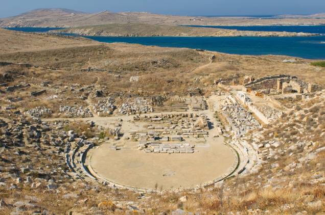 A tranquila ilha de Delos é um museu a céu aberto, cheio de belos mosaicos e esculturas A tranquila ilha de Delos é um museu a céu aberto, cheio de belos mosaicos e esculturas