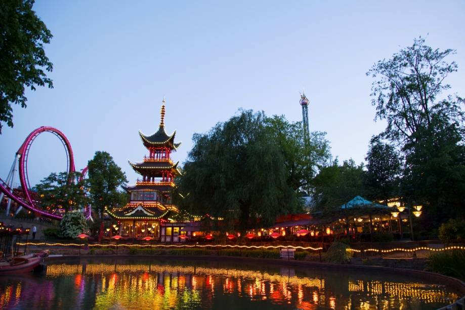 O Parque Tivoli, em Copenhague, é um reduto de fantasias e imaginação para os dinamarqueses